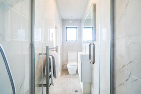 Photo of property in 128 Mcclymonts Road, Oteha, Auckland, 0632