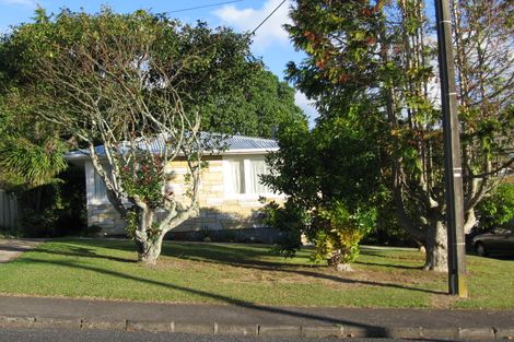 Photo of property in 28 Sylvan Crescent, Te Atatu South, Auckland, 0610