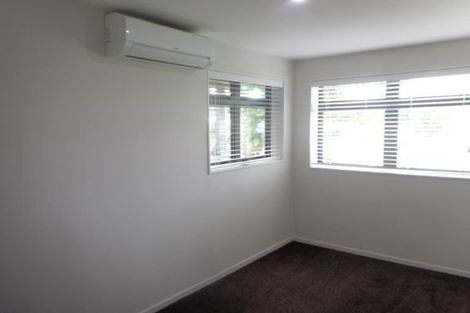 Photo of property in 81 Hobsonville Road, West Harbour, Auckland, 0618