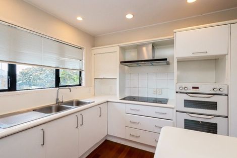 Photo of property in 20 Gillard Place, Eastern Beach, Auckland, 2012