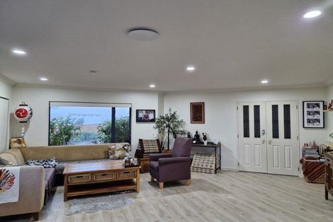 Photo of property in 11 Royal Heights, Glen Avon, New Plymouth, 4312