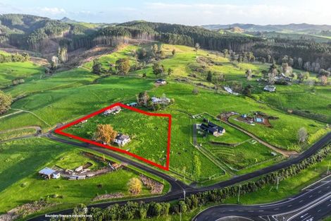 Photo of property in 8 Old Barn Road, Waitakaruru, 3576
