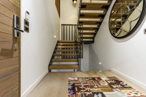 Photo of property in 21 Ocean View Road, Milford, Auckland, 0620