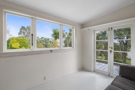 Photo of property in 17 Awaroa Road, Sunnyvale, Auckland, 0612