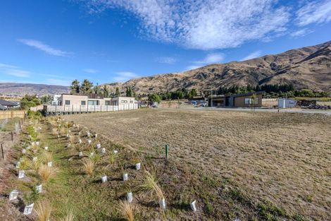 Photo of property in 7 Stoneleigh Drive, Wanaka, 9305