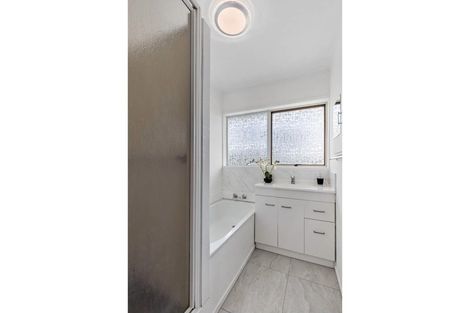 Photo of property in 2/12 Hollyhock Place, Browns Bay, Auckland, 0630