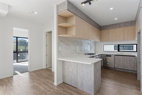 Photo of property in 101a Beach Road, Te Atatu Peninsula, 0610