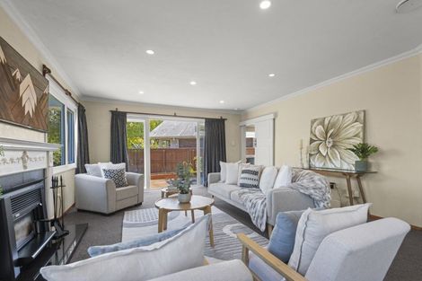 Photo of property in 1 Athlone Place, Hokowhitu, Palmerston North, 4410