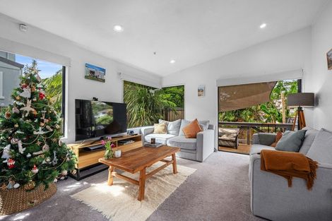 Photo of property in 2/53 Topliss Drive, Northcross, Auckland, 0632