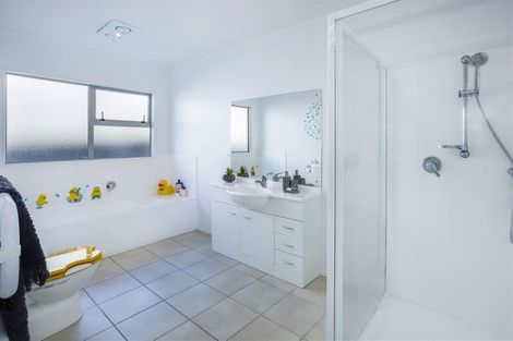 Photo of property in 3 Tararua Close, Aotea, Porirua, 5024