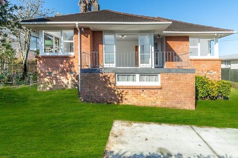 Photo of property in 4 Seaview Road, Glenfield, Auckland, 0629