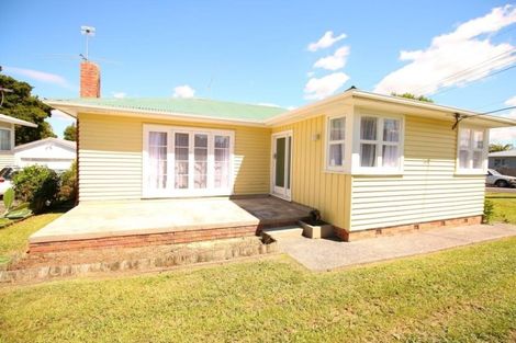 Photo of property in 100 Taikata Road, Te Atatu Peninsula, Auckland, 0610