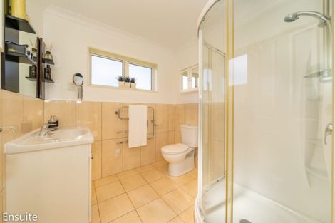 Photo of property in 16 James Nairn Grove, Riverstone Terraces, Upper Hutt, 5018