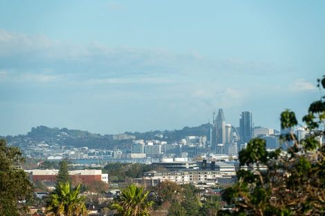 Photo of property in 7c Catalina Crescent, Forrest Hill, Auckland, 0620