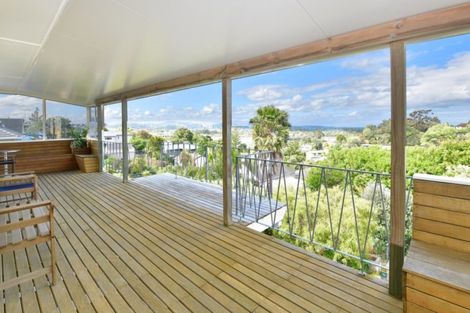 Photo of property in 19 Moffat Road, Red Beach, 0932