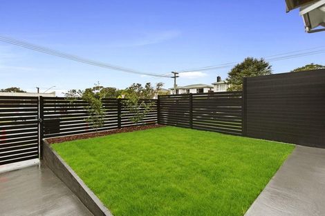 Photo of property in 10/17a Eastglen Road, Glen Eden, Auckland, 0602