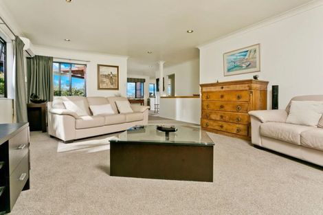 Photo of property in 2/10 Kiteroa Terrace, Rothesay Bay, Auckland, 0630