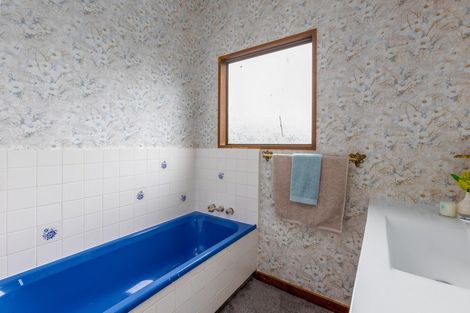 Photo of property in 270 Memorial Avenue, Burnside, Christchurch, 8053