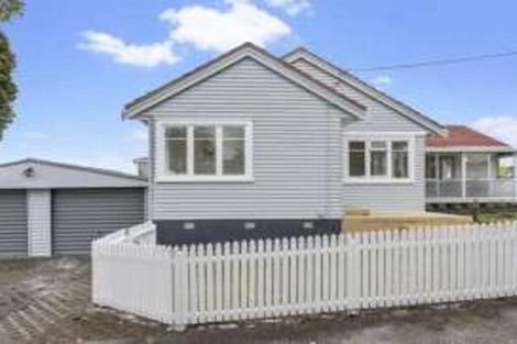 Photo of property in 37 View Road, Henderson, Auckland, 0612