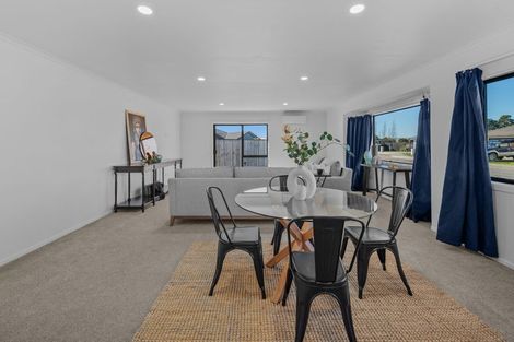 Photo of property in 1 Molesworth Street, Carterton, 5713