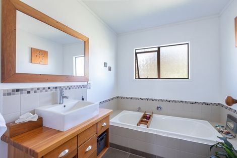 Photo of property in 32 Gerontius Lane, Snells Beach, 0920