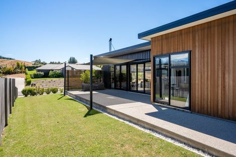 Photo of property in 2 The Heights Avenue, Wanaka, 9305