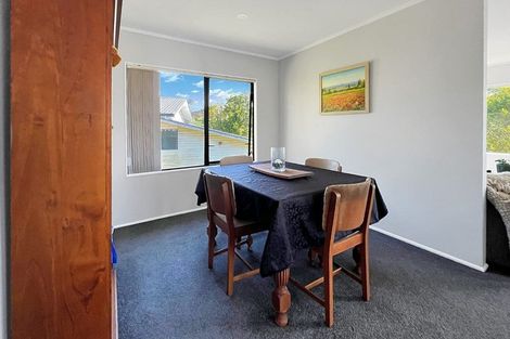 Photo of property in 8 Longview Rise, Massey, Auckland, 0614