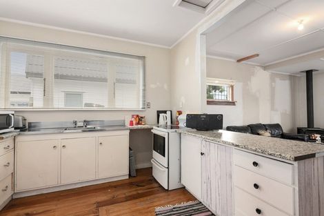 Photo of property in 102 Gibbons Street, Ebdentown, Upper Hutt, 5018