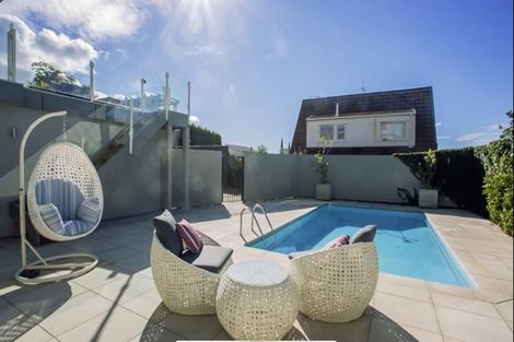 Photo of property in 2a Eastcliffe Road, Castor Bay, Auckland, 0620