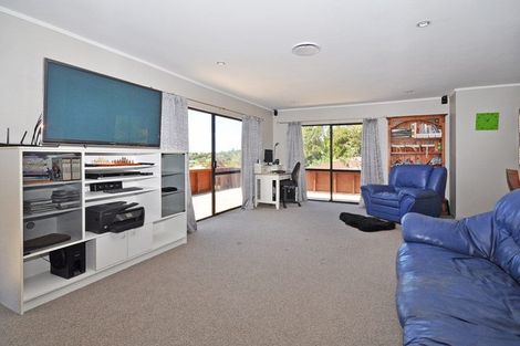 Photo of property in 2/55 Greenvalley Rise, Glenfield, Auckland, 0629