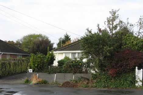 Photo of property in 16 Lambeth Crescent, Northcote, Christchurch, 8052