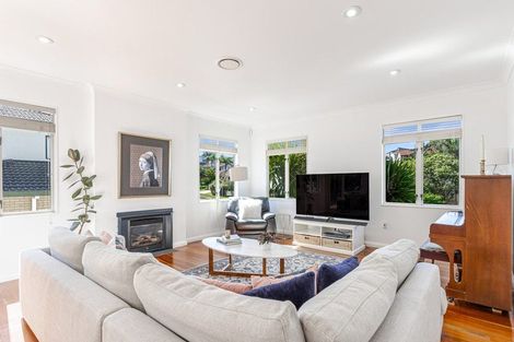 Photo of property in 30 Hogarth Rise, West Harbour, Auckland, 0618