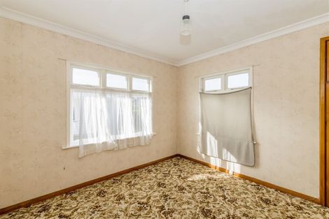 Photo of property in 74 Queenwood Road, Levin, 5510