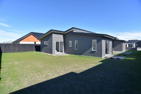 Photo of property in 11 Lewis Close, Rangiora, 7400