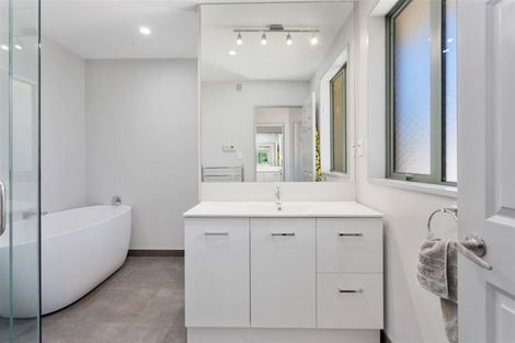 Photo of property in 10 Parsonage Road, Woodend, 7610