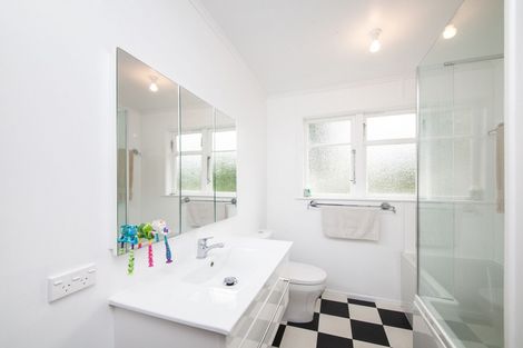 Photo of property in 577 Featherston Street, Roslyn, Palmerston North, 4414