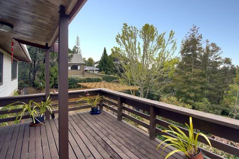 Photo of property in 32 Longfellow Parade, Glen Eden, Auckland, 0604