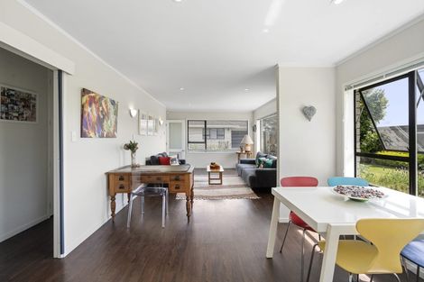 Photo of property in 1/141 Chivalry Road, Glenfield, Auckland, 0629