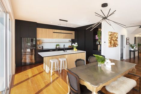 Photo of property in 10 Oriental Terrace, Mount Victoria, Wellington, 6011