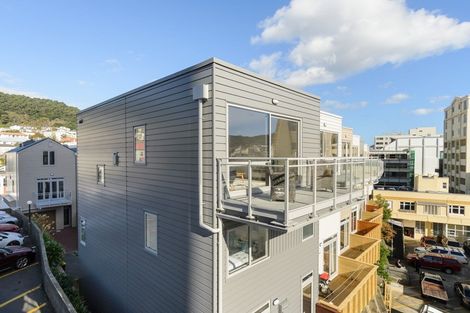 Photo of property in 9/15 Roxburgh Street, Mount Victoria, Wellington, 6011