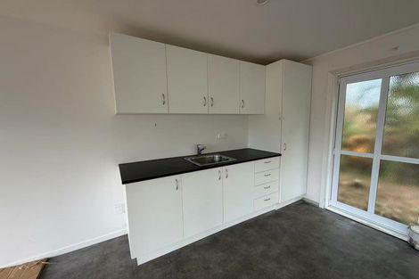 Photo of property in 646 Waitakere Road, Kumeu, 0891