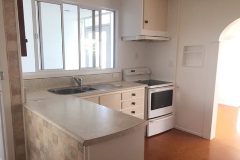 Photo of property in 12 Bridgens Avenue, Te Atatu Peninsula, Auckland, 0610