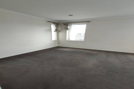 Photo of property in 8 The Rosebowl, Sunnyhills, Auckland, 2010