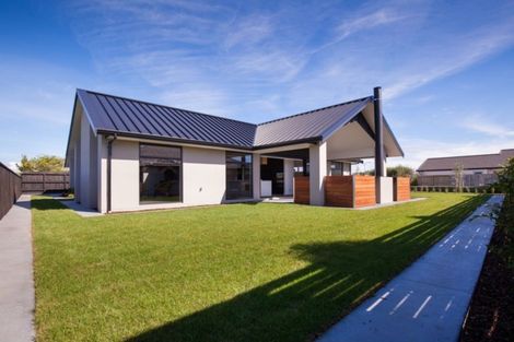 Photo of property in 15 Gleneagles Way, Waiwhakaiho, New Plymouth, 4312