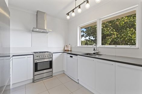 Photo of property in 11 Walpole Avenue, Hillpark, Auckland, 2102