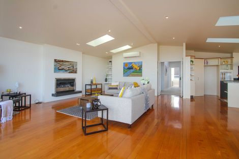 Photo of property in 99 Pupuke Road, Northcote, Auckland, 0627