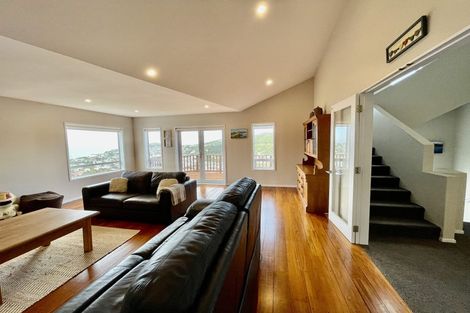 Photo of property in 17 Bay Lair Grove, Island Bay, Wellington, 6023