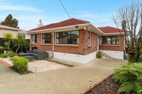 Photo of property in 18 Brandon Road, Glen Eden, Auckland, 0602
