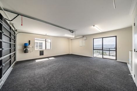 Photo of property in 8 Poto Road, Normandale, Lower Hutt, 5010