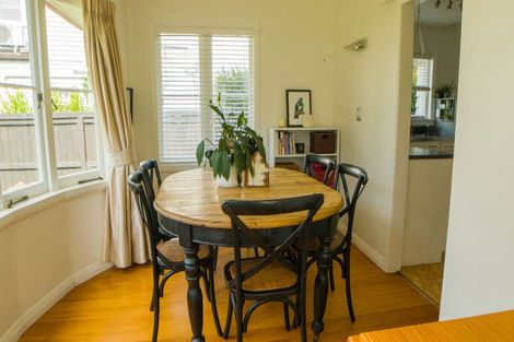 Photo of property in 27 Belle Vue Avenue, Northcote Point, Auckland, 0627